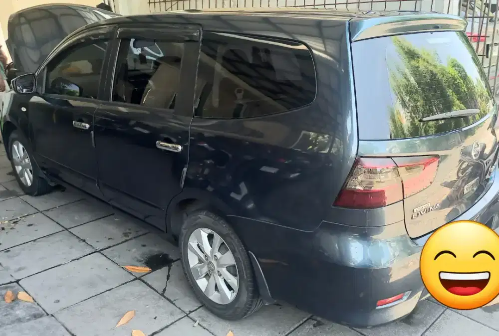 Grand Livina facelift 1.5 MT 2013 super terawat