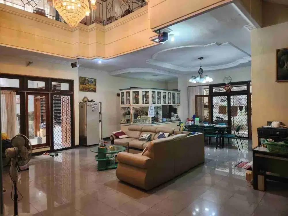 Dijual Murah Rumah 2 lantai di Araya 1 Surabaya