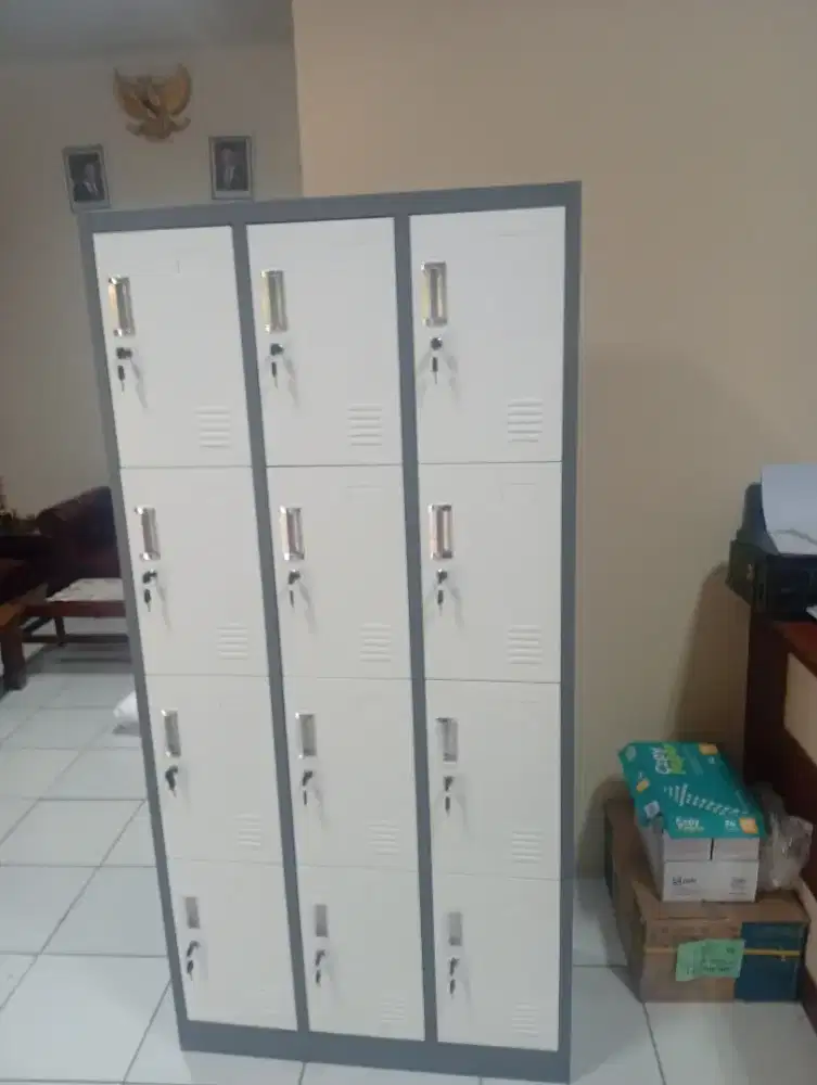 Lemari Locker 12 Pintu Arsip Besi Baru Free Ongkir Pasang