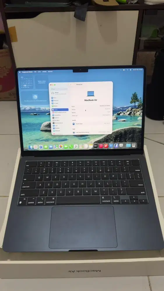 Macbook Air M2 2022 256GB ex iBox Garansi On Sd 9 April 2027