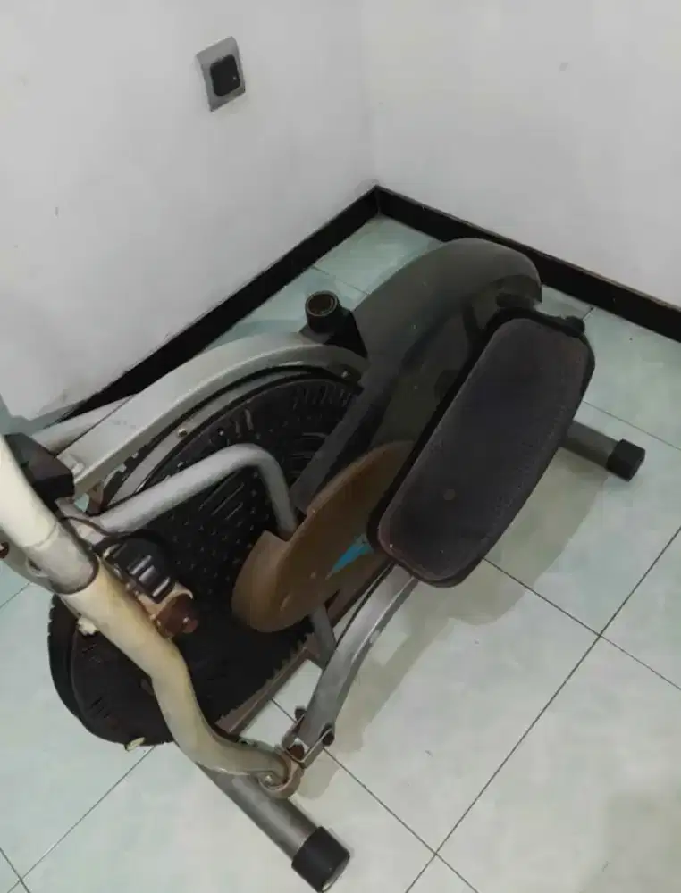 Orbitrek Sepeda statis