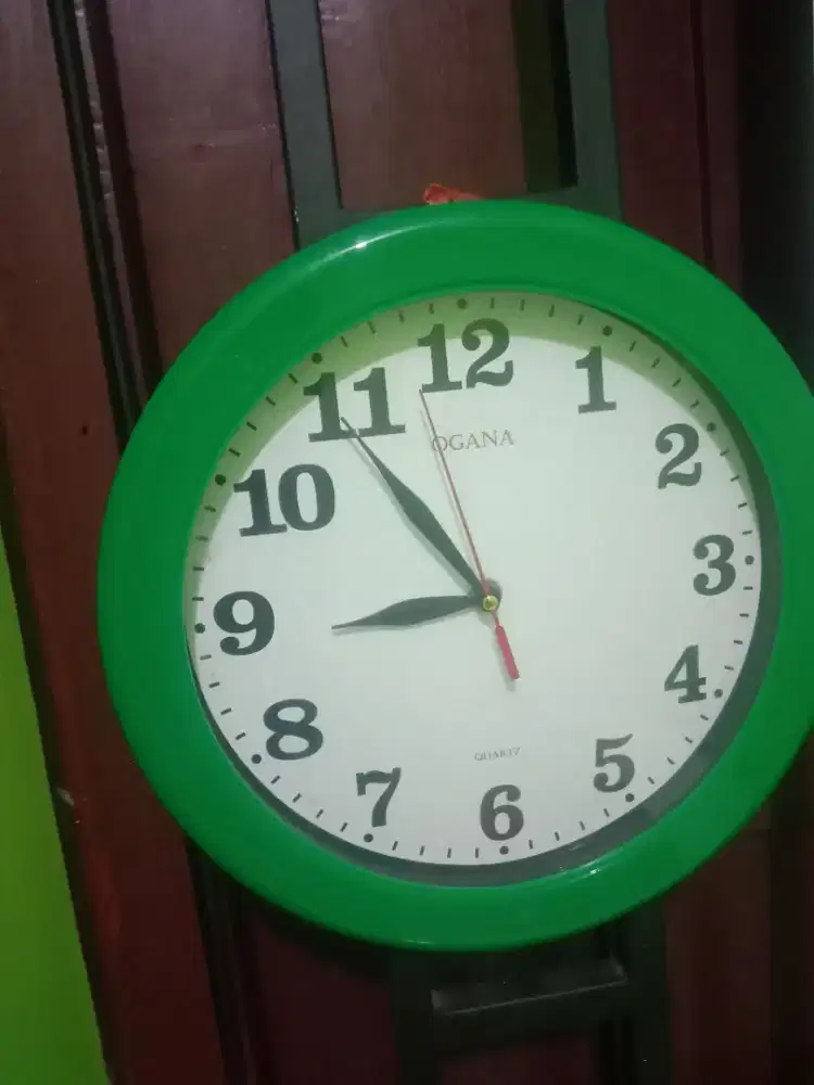 Jam dinding kondisi 95%