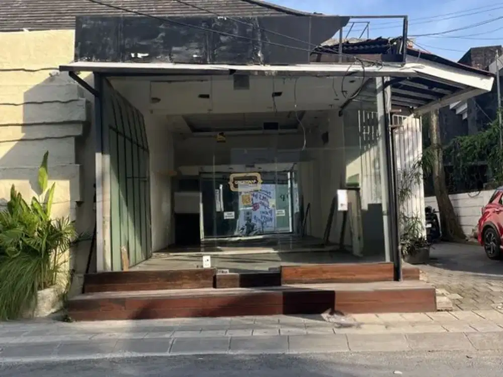 Shop For Rent In Prime Location In Batu Bolong Canggu Only 2 Minutes To The Beach
