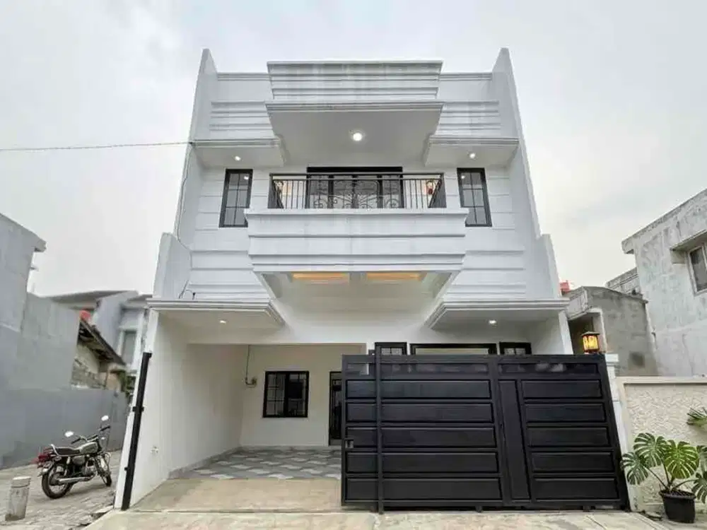 Rumah 3 lantai Rooftop di Jagakarsa dekat Stasiun Lenteng Agung