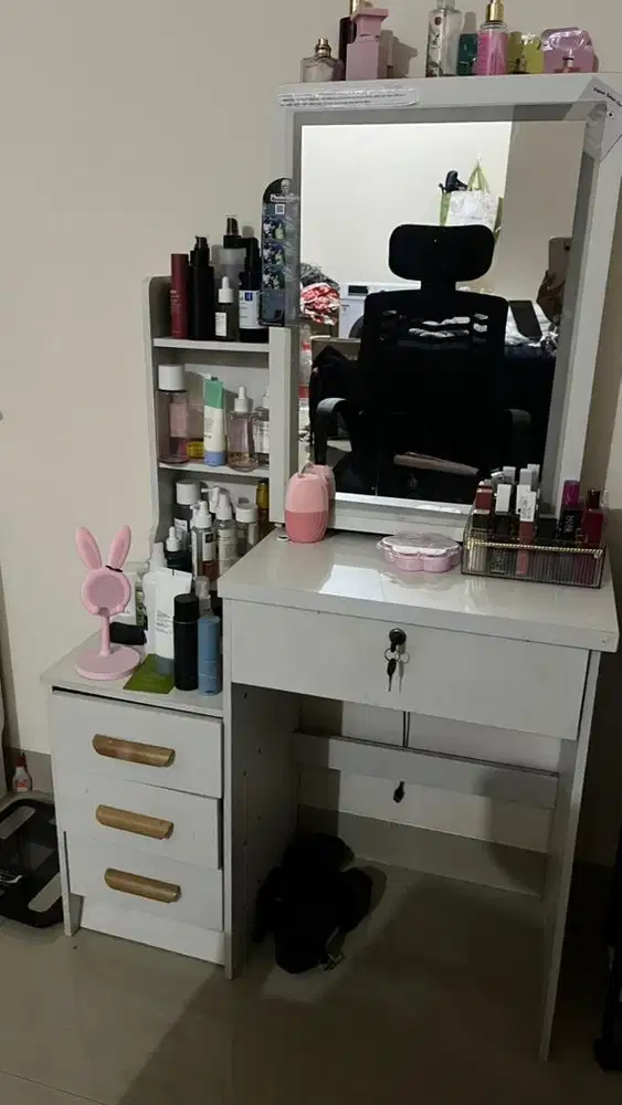 Meja rias meja kaca / cermin