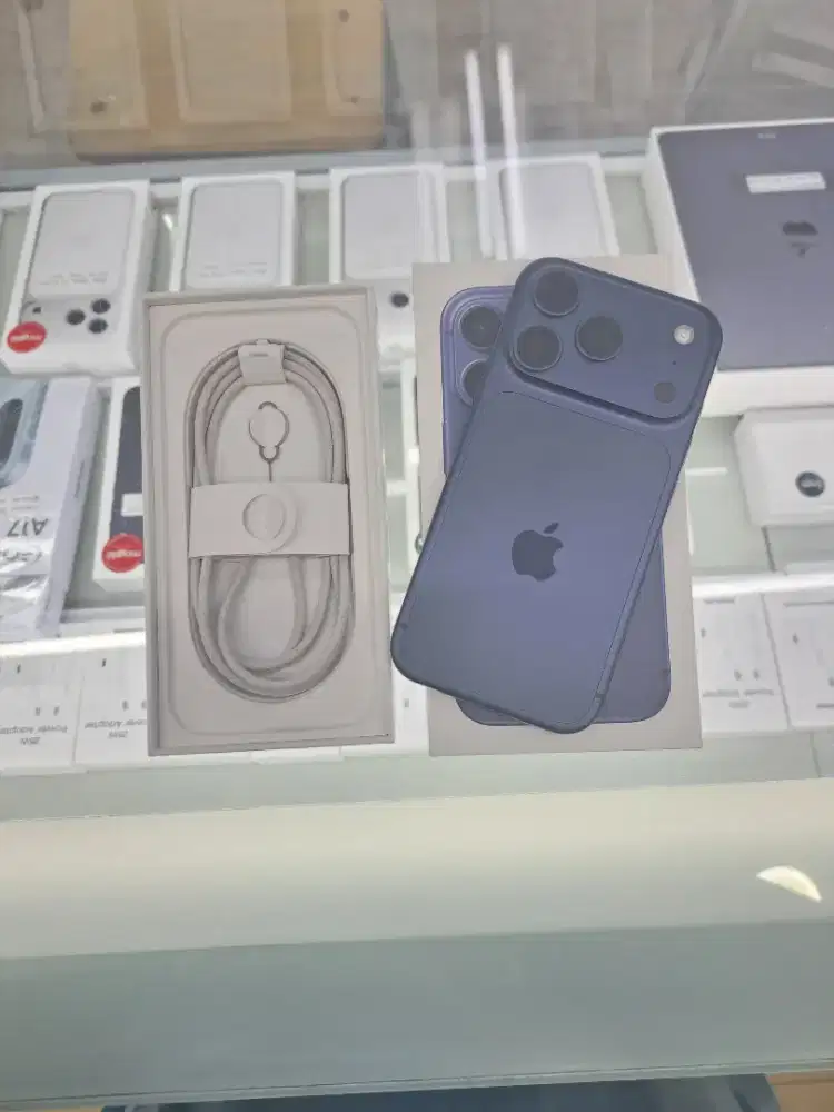 Second Apple IPhone 17 Pro 256GB Deep Blue IBOX ON Mulus Like New