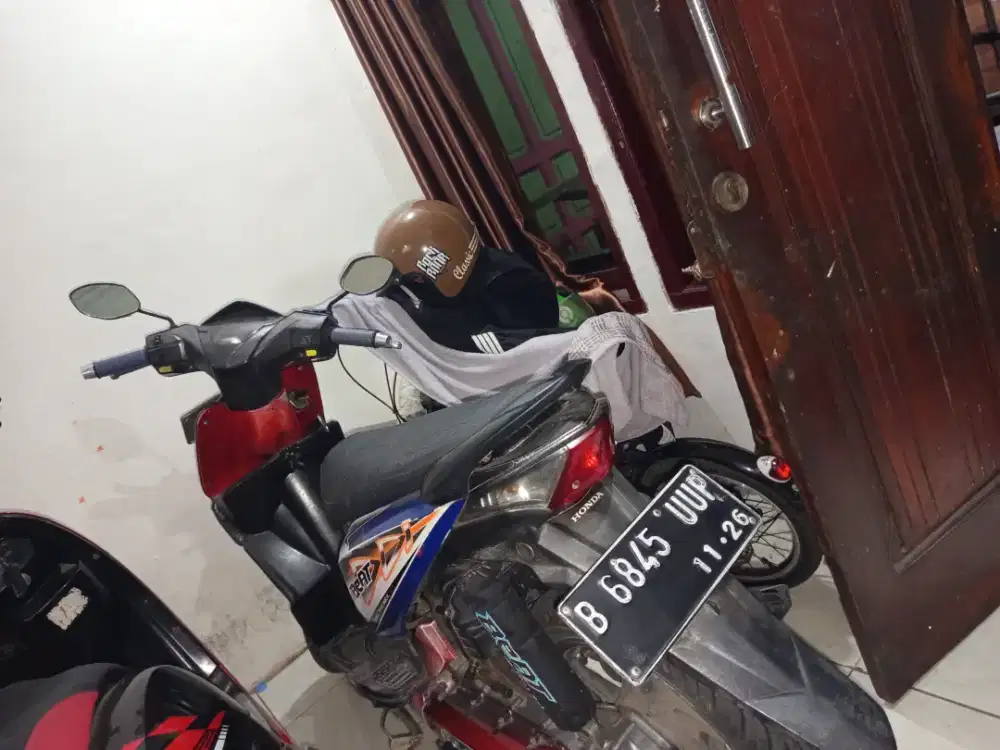 Motor honda beat tahun 2011