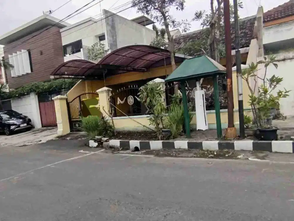 Rumah Tengah Kota Dekat Jl. slamet riyadi solo Sriwedari