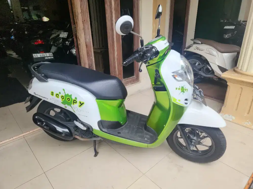 Scoopy putih hijau ban donat 2017 gbm