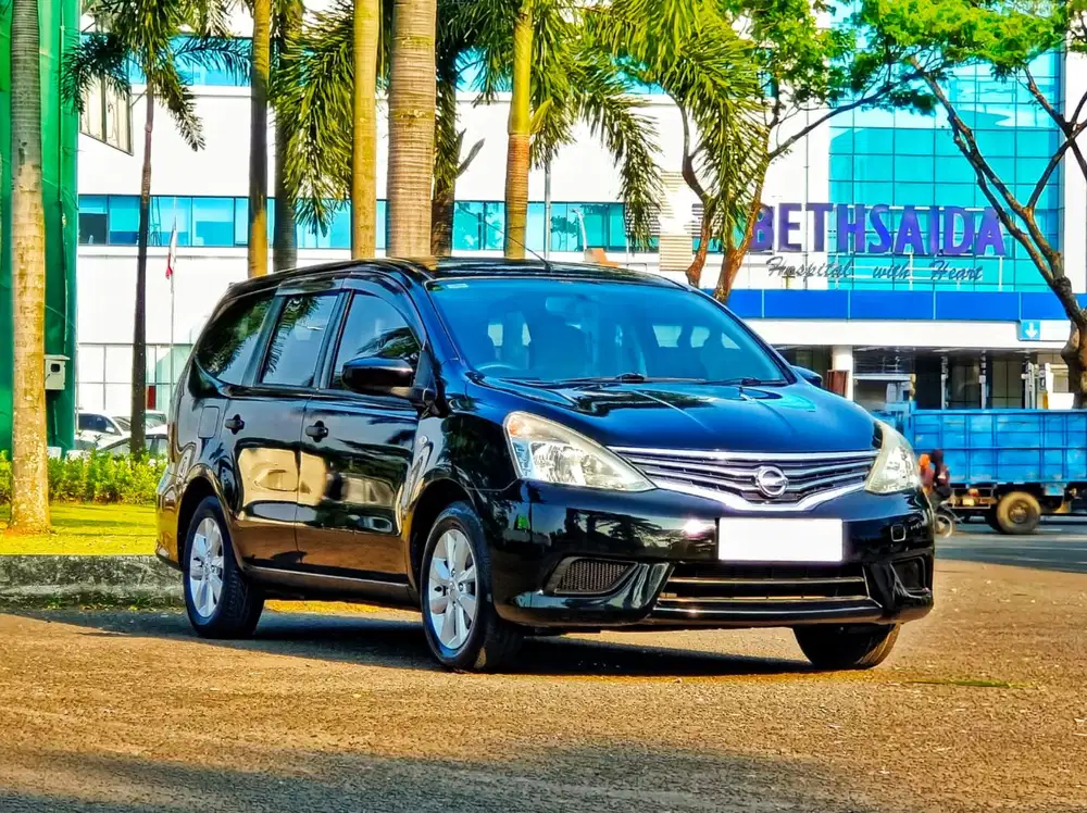 Nissan Grand Livina 1.5 SV AT 2016
Warna Hitam
KM 38rb
Pajak Maret