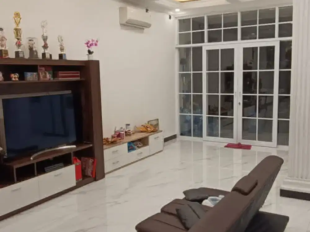 Rumah 3 Lantai Asri Nyaman Cluster Aralia Harapan Indah Bekasi