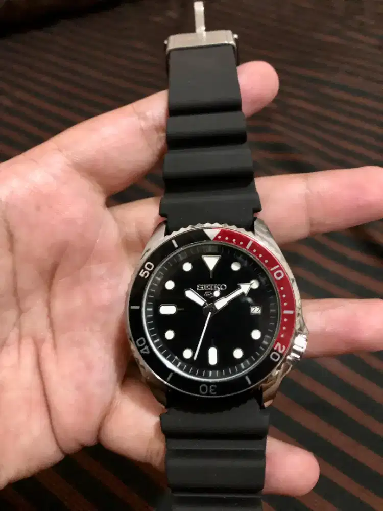 SEIKO 5 Automatic – Cola Bezel