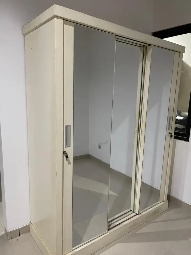 Lemari Pakaian Multiplek Cat Duco