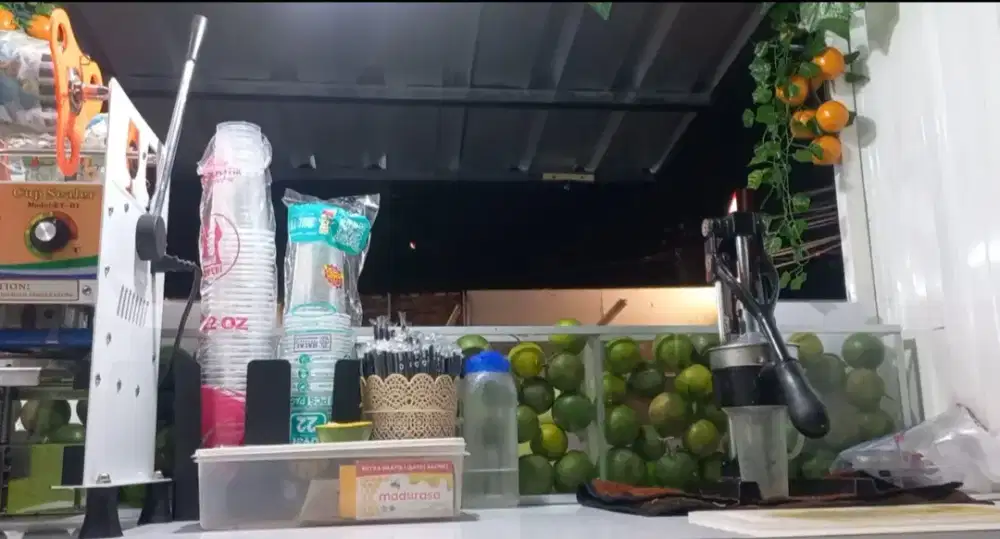 Dibutuhkan karyawati untuk jaga stand minuman