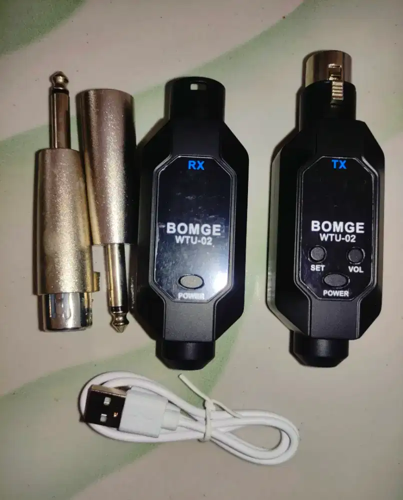 Wireless audio transmitter bomge