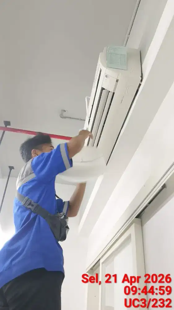 di cari teknisi AC dan Helper AC