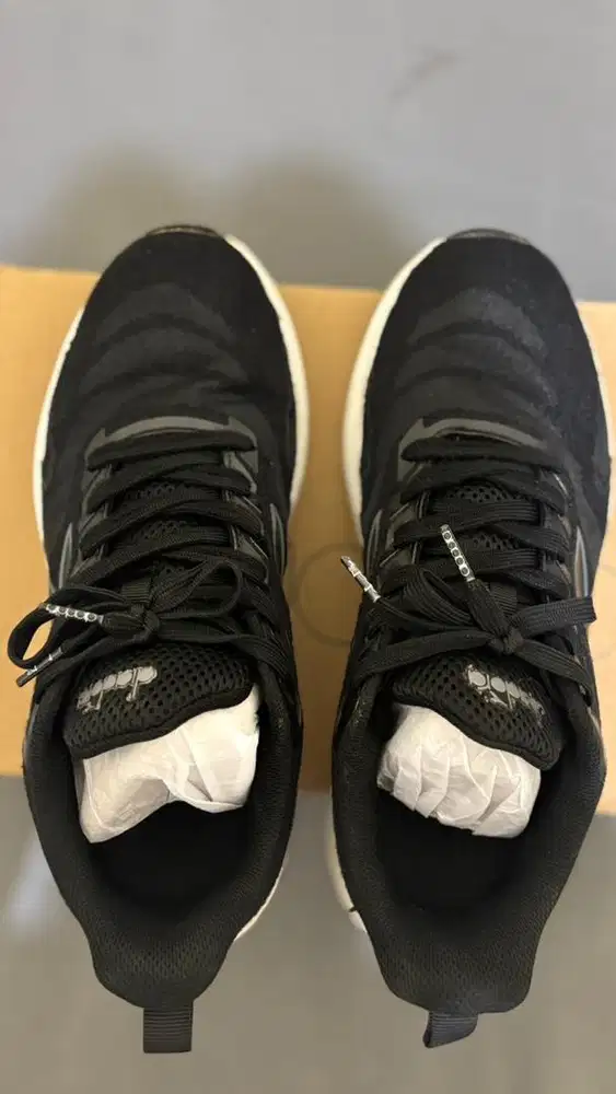 Preloved DIADORA Sepatu Sport