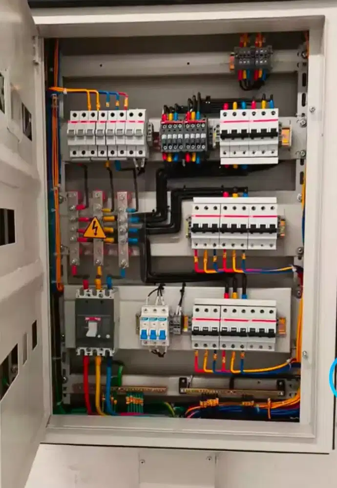 Tukang listrik dan perbaikan konsleting