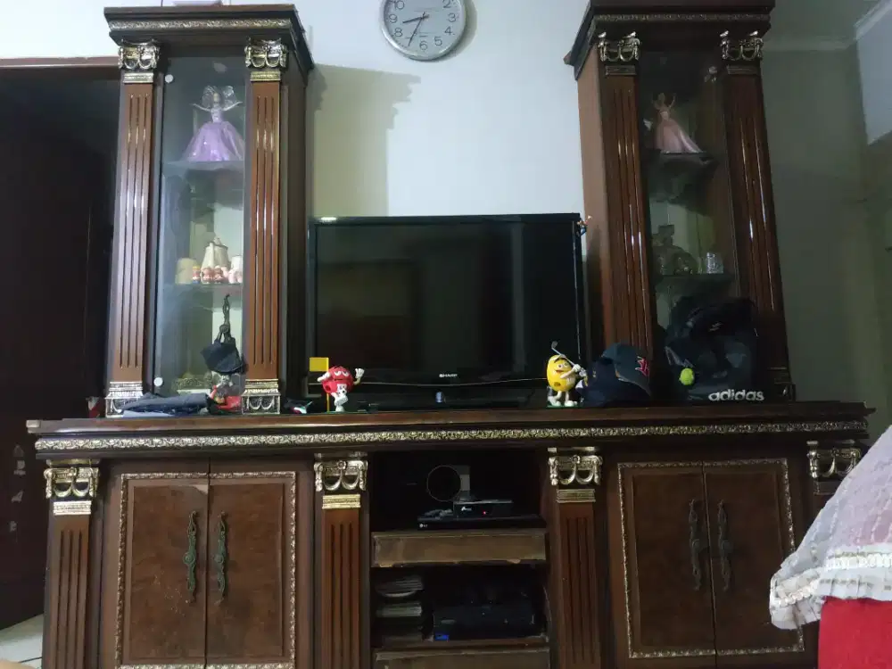 Lemari tv besar