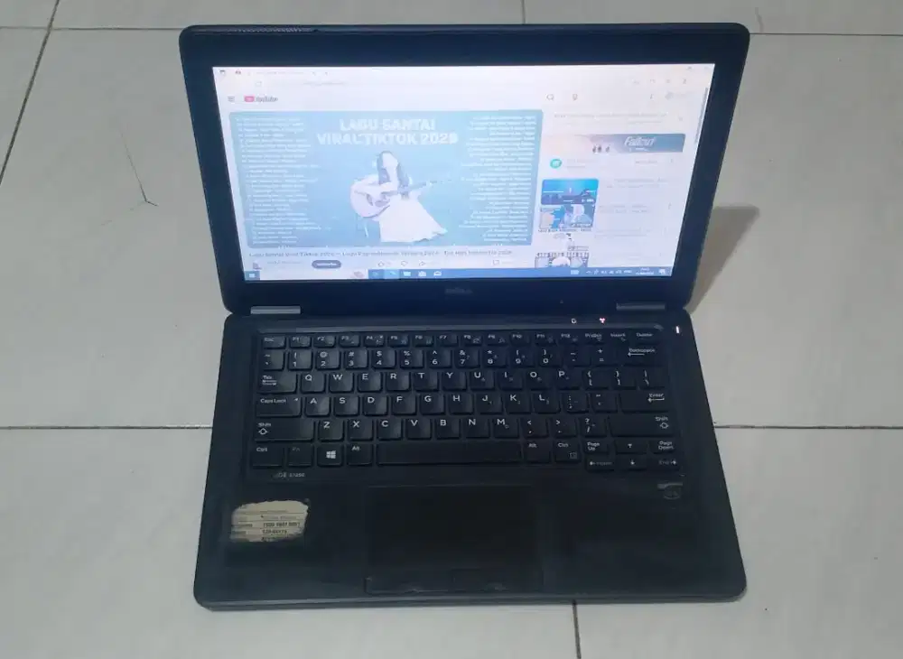 Laptop dell latitude E7250 i5 * 5300u ram 8gb SSD 256gb siap pakai