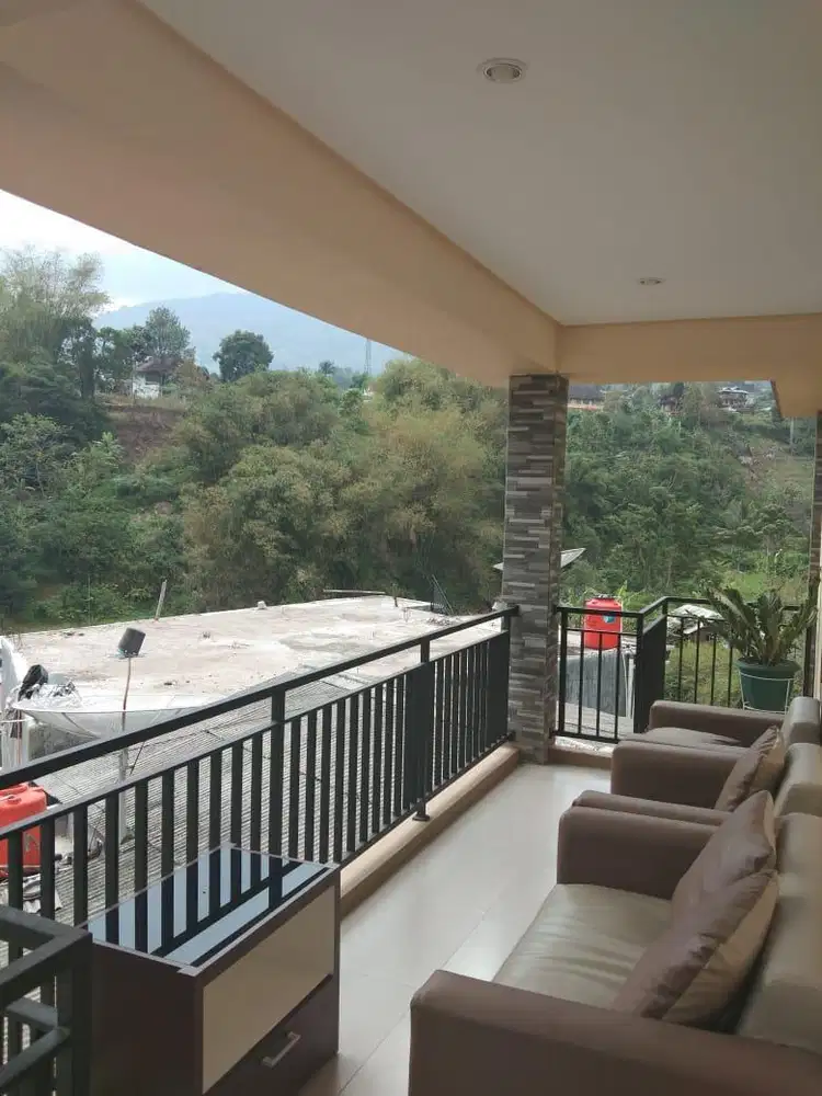 Jual cepat villa dua setengah tingkat