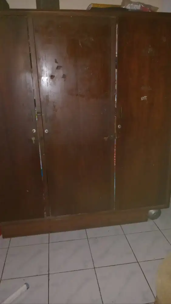 JUAL LEMARI KAYU JATI 3 PINTU, KACA ANTIK, KACA RIAS