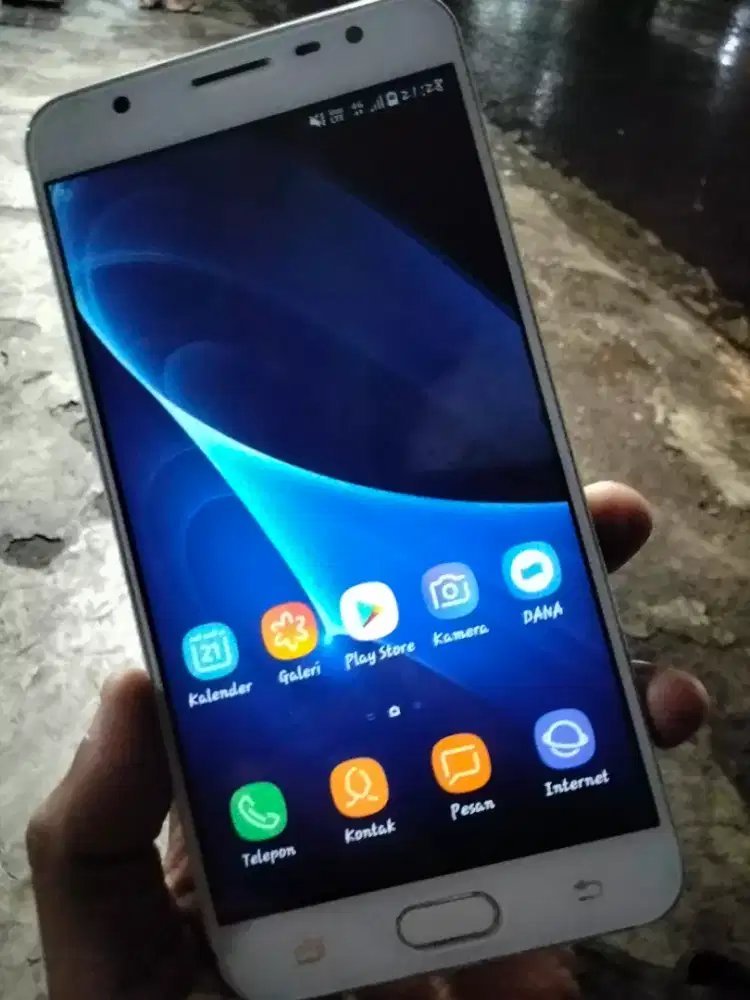 Samsung  galaxy j7 prime