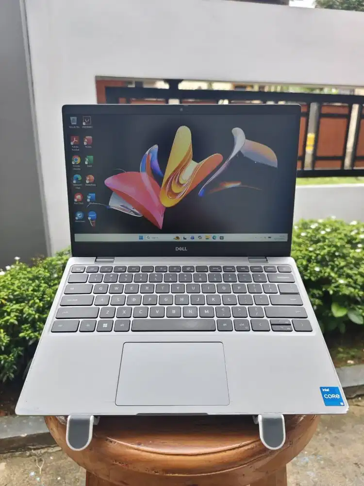Laptop Tipis 13 FHD i5 Gen 12 SSD NVMe Cepat Siap Kerja & Kuliah