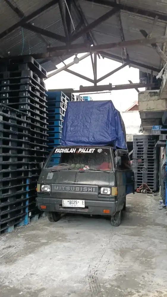 Palet plastik baru untuk logistik gudang