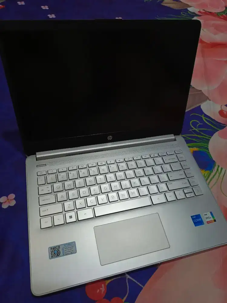 Laptop HP i5, Windows 11 (masih garansi)