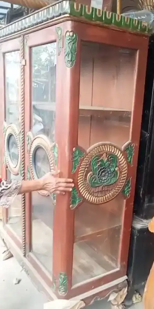 lemari hias jati tua antik, diplitur baru lagi