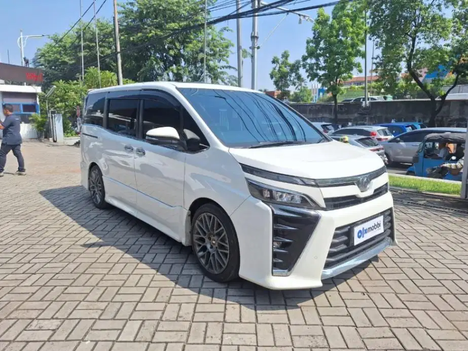 DP MURAH Toyota Voxy 2.0 Bensin-AT 2021  CSRUB
