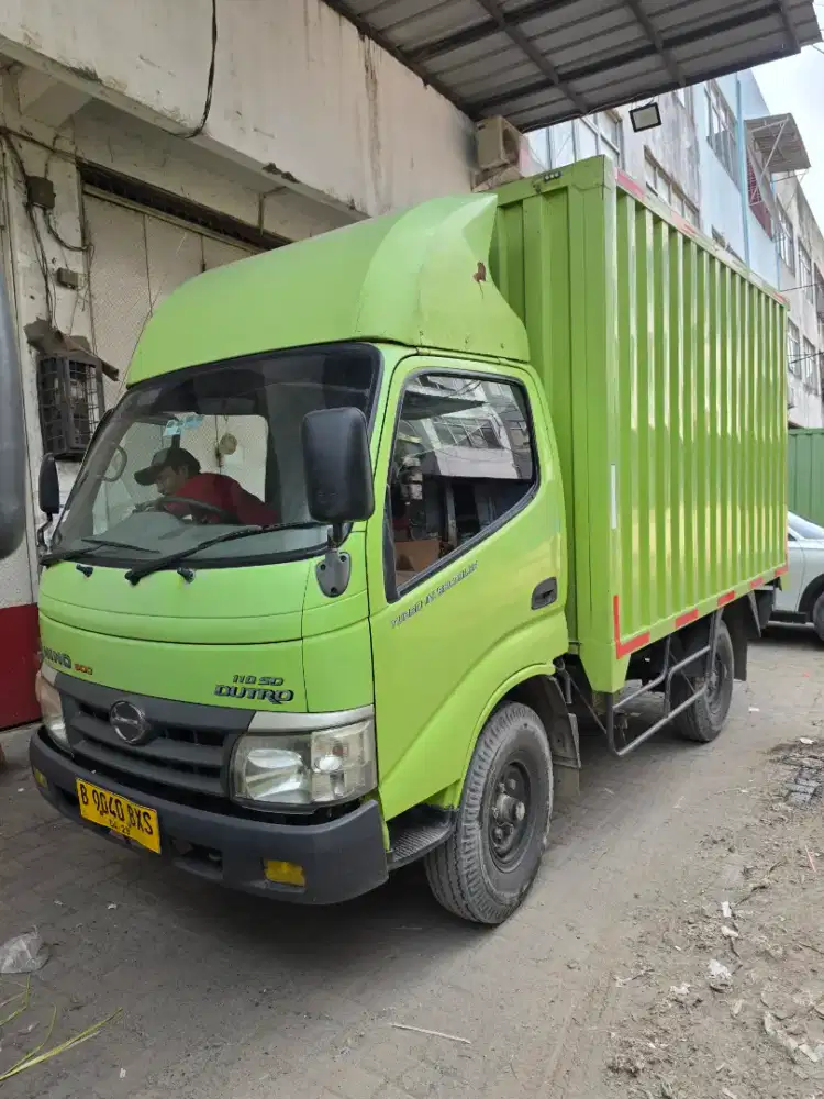 Hino dutro  110 HD ban 4 engkel bok besi jumbo Tahun 2014