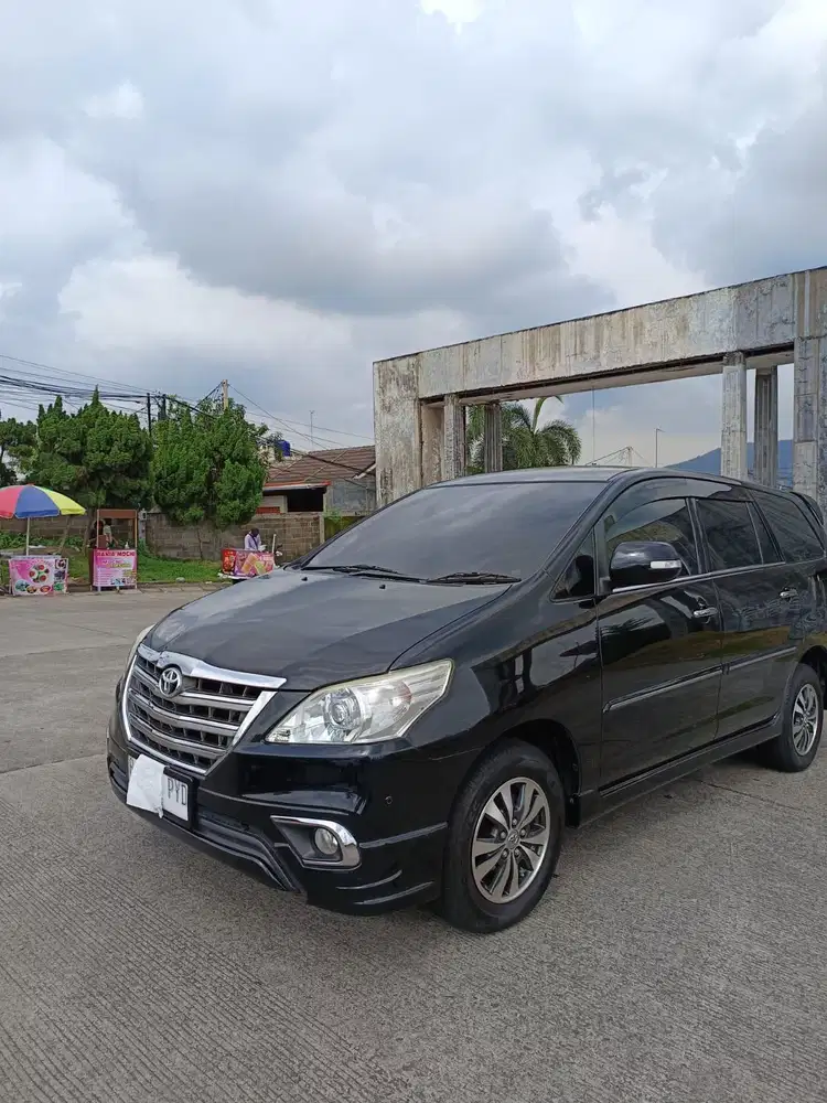 KM 70 RIBU INNOVA V LUX BENSIN 2015