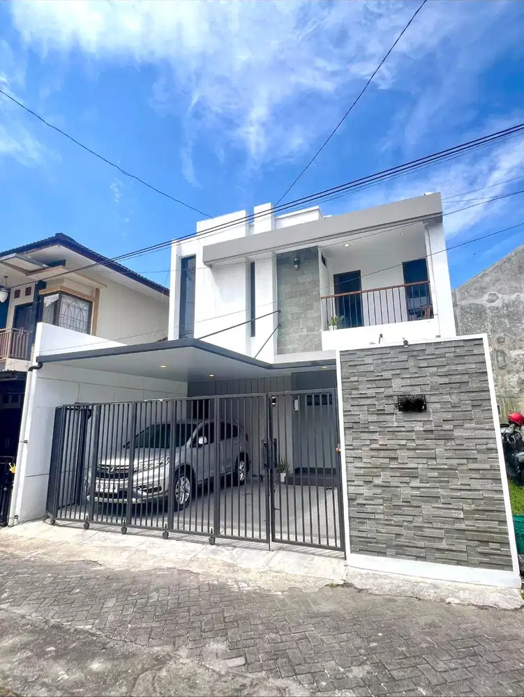 Rumah Lingkungan Perumahan dekat Jalan Raya Tajem