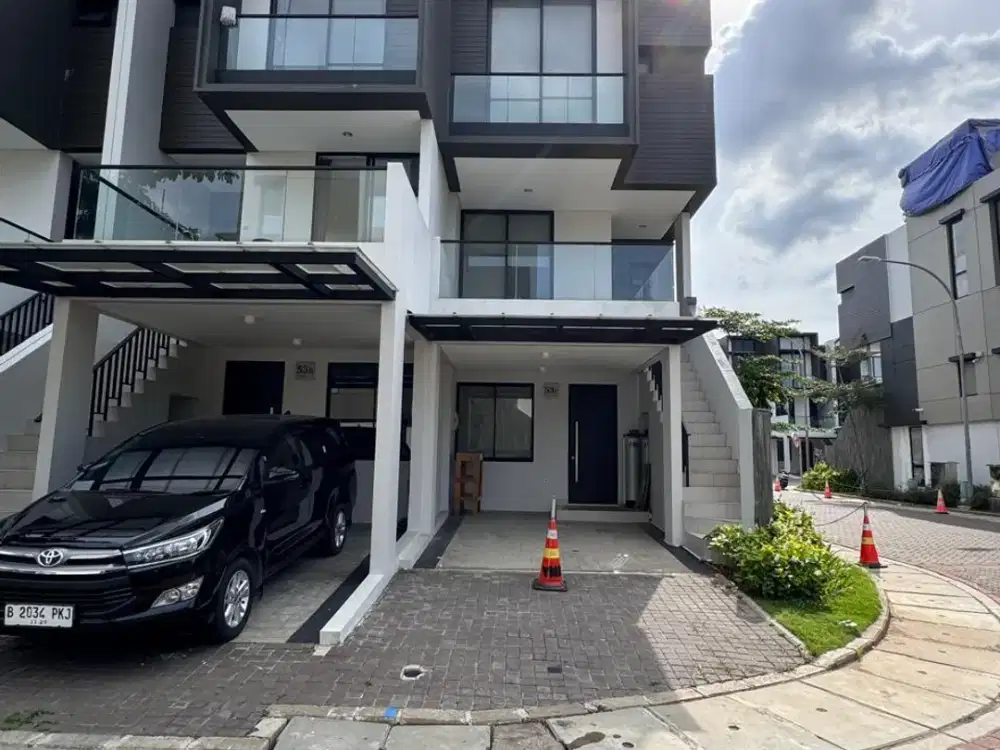 DISEWAKAN rumah HOEK GOLF ISLAND PIK uk 5X15 FURNISHED HARGA 185JUTA!