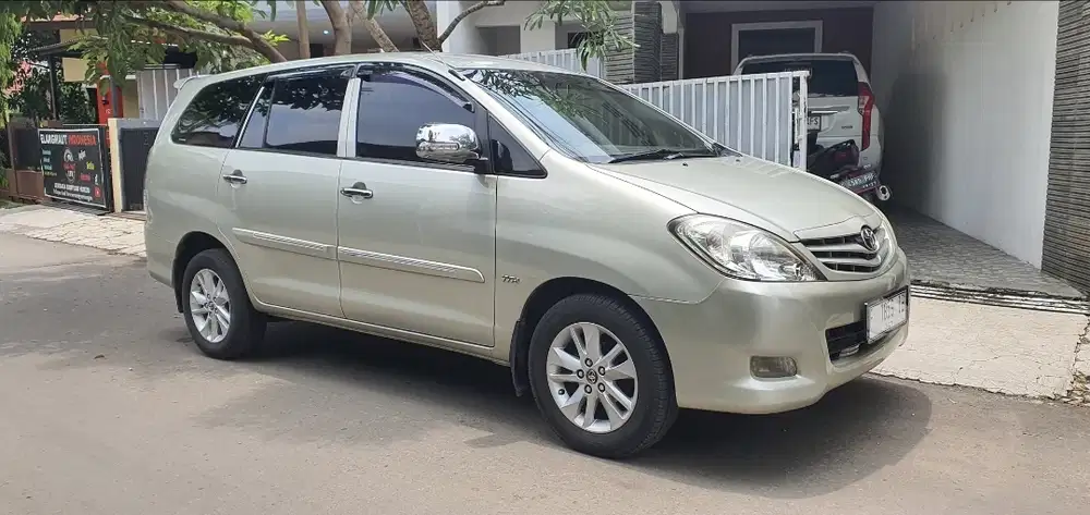 Toyota Kijang Innova 2010 Bensin