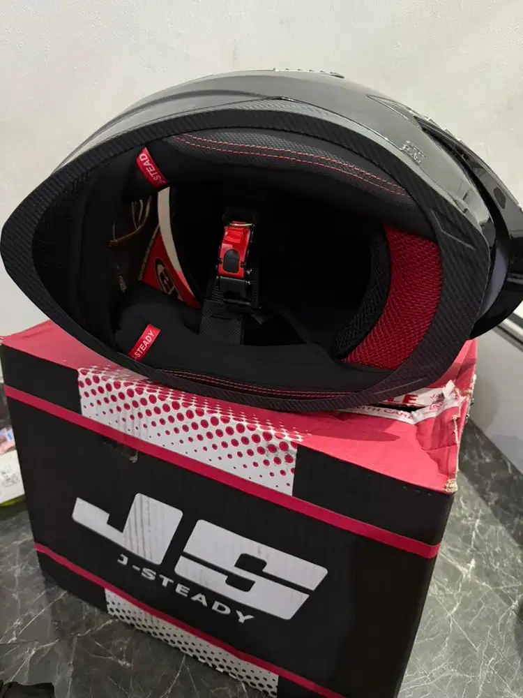 Helm js fullface hitam glossy L masih baru