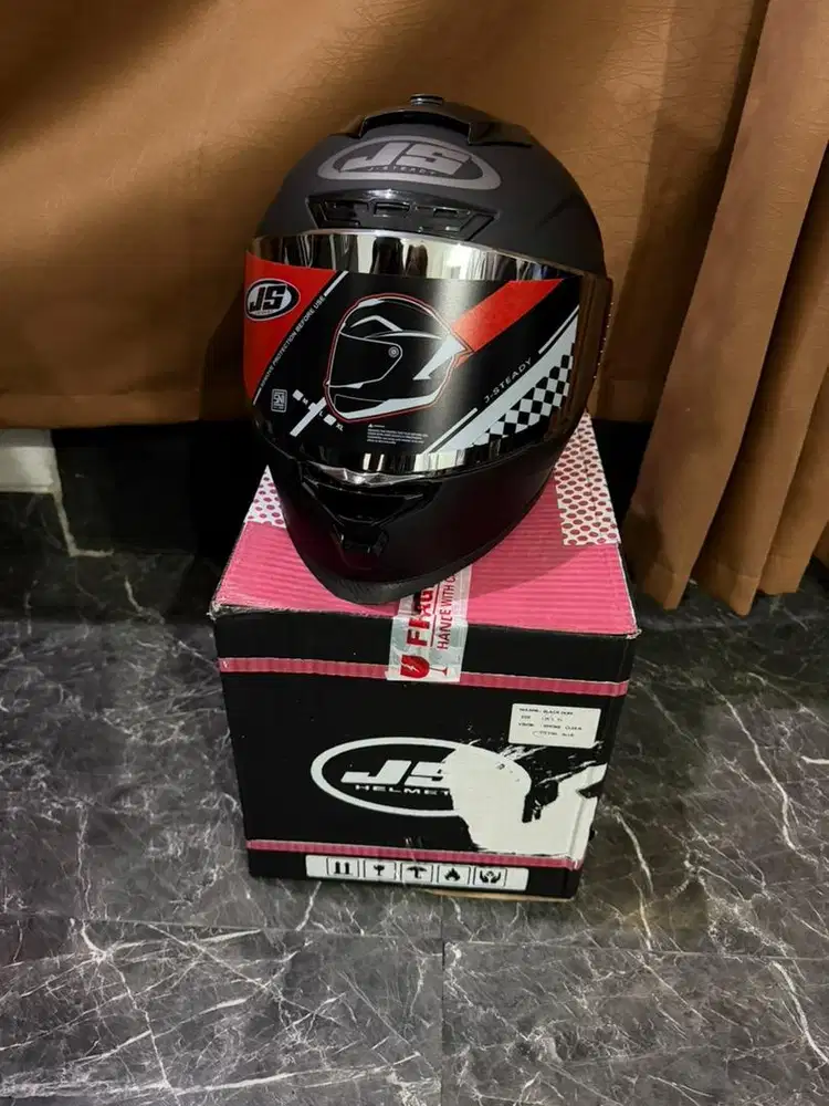 Helm js fullface hitam doff uk L masihbaru
