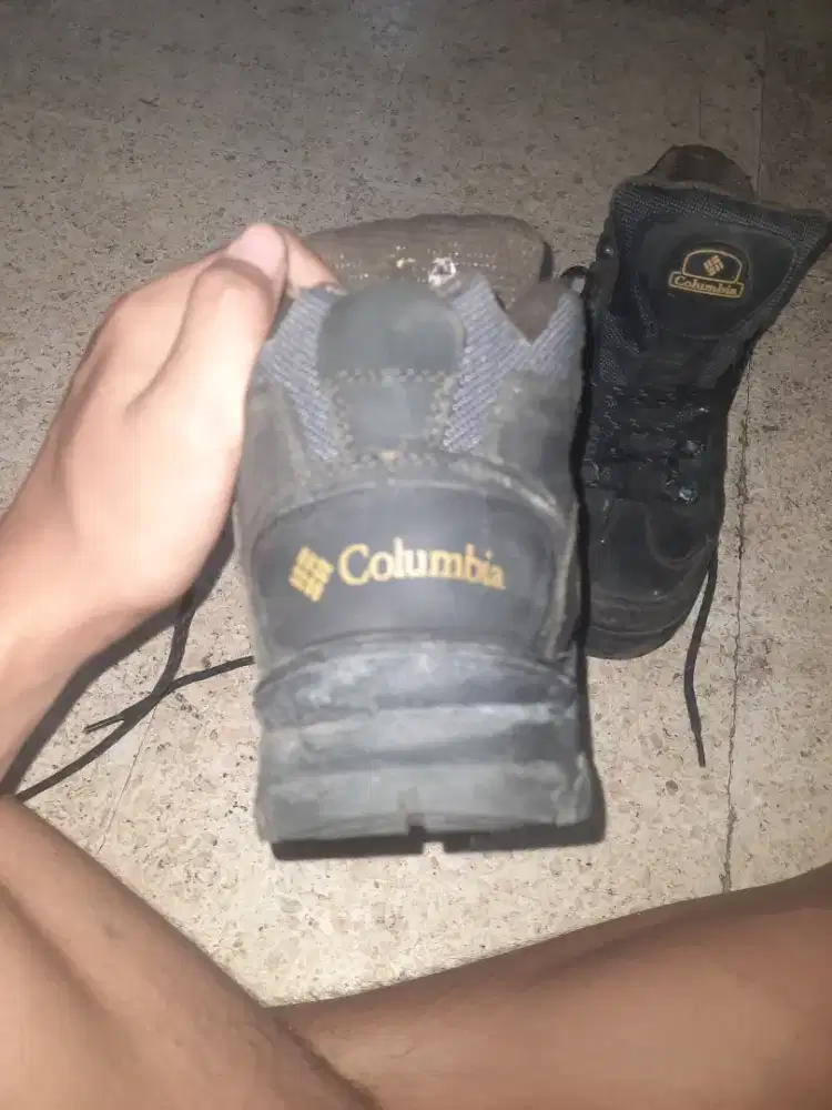 SEPATU GUNUNG COLUMBIA
