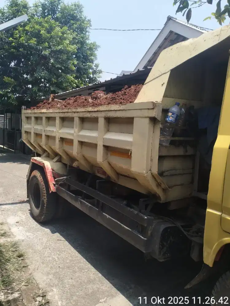 Urugan Atau Buang sisa puing tanah dan smph