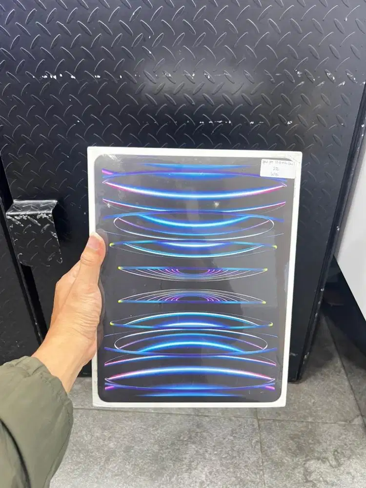 New BNIB iPad Pro 12.9inch 256 (m2) wifi (gen6) resmi iBox
