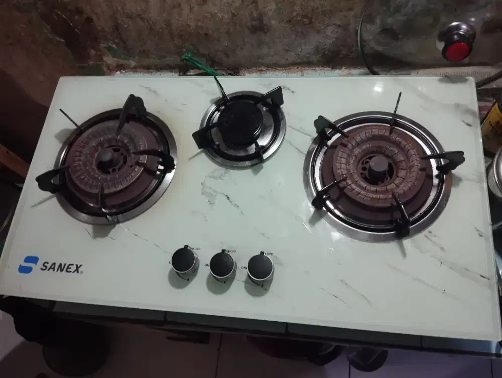 Kompor 2 tungku merek Sanex