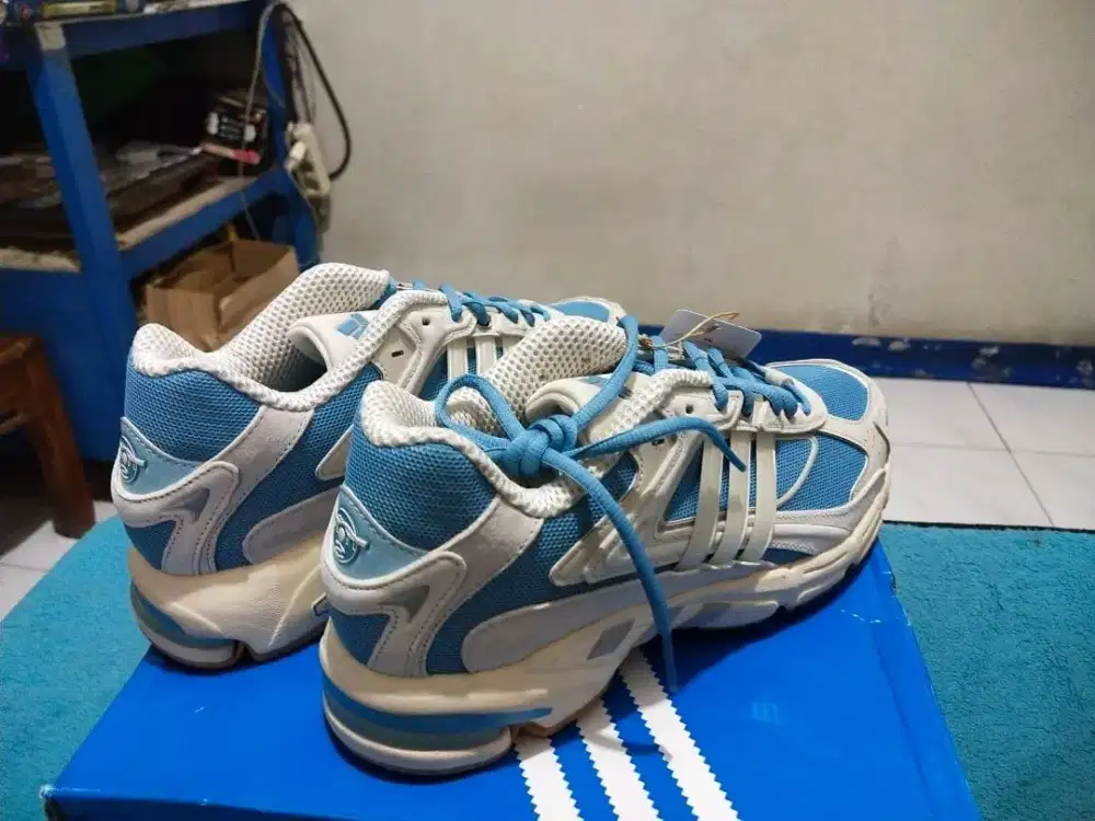 sepatu Adidas RESPONSE CL SEOUL,