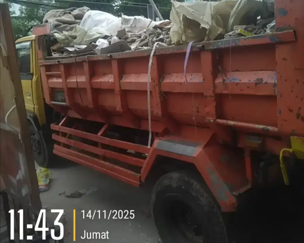 Urugan Atau Buang sisa puing tanah dan smph