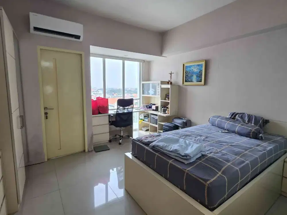 The Square Apartment