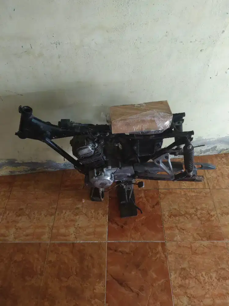 rangka dan mesin gl untuk bahan costum