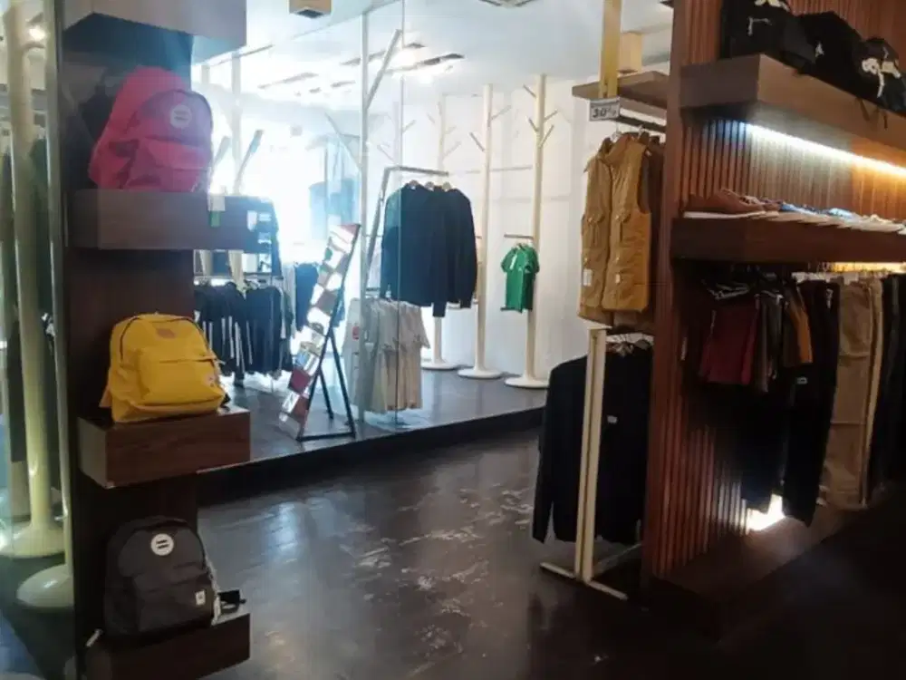 Ruang usaha Ruko lokasi emas di sayap dago sayap Riau Bandung