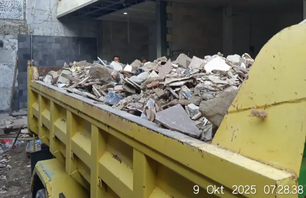 Urugan Atau Buang sisa puing tanah dan smph