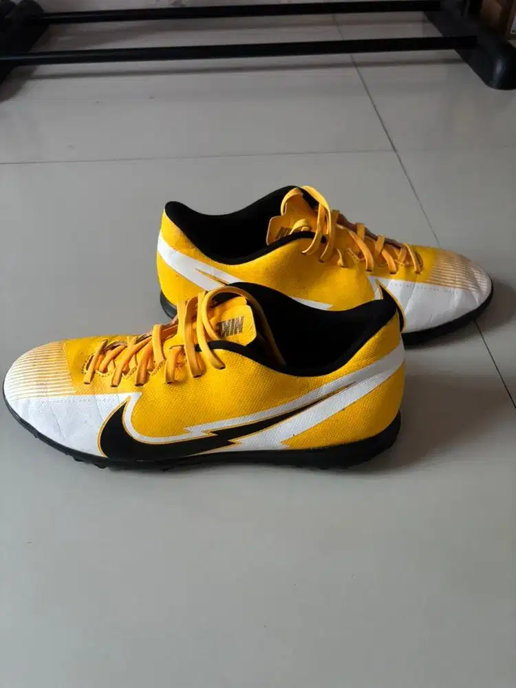 Sepatu futsal nike mercurial